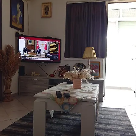 Entire Flat To Chill, In Center Of * 地拉那